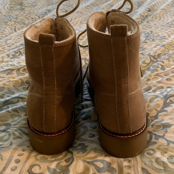 Brand new! Suede boots with Sherpa lining. Size 10 - Picture 3 of 6